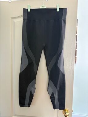 H&M Black and Gray High-Waist Athletic Leggings